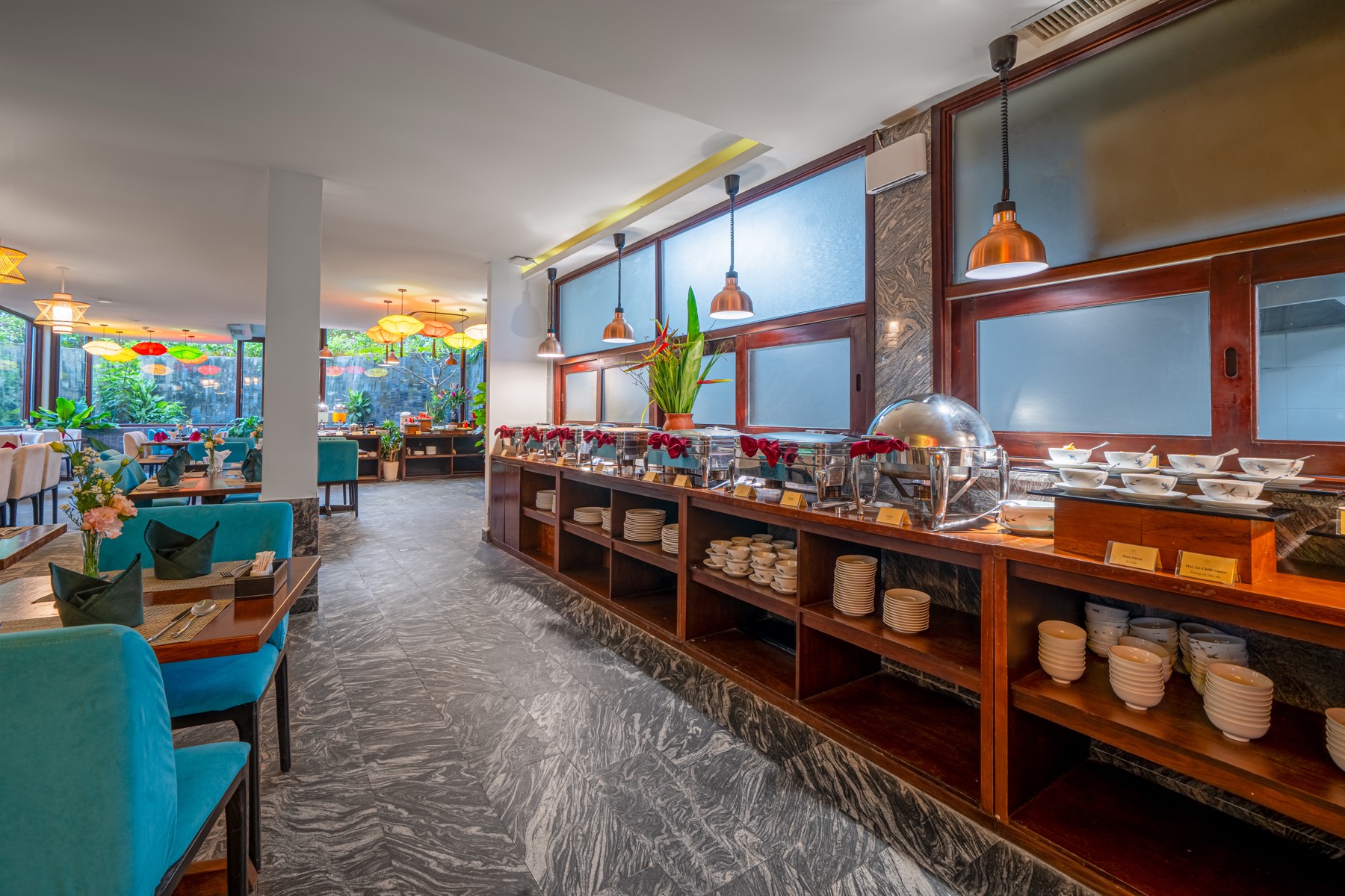 Quầy buffet nhà hàng khách sạn